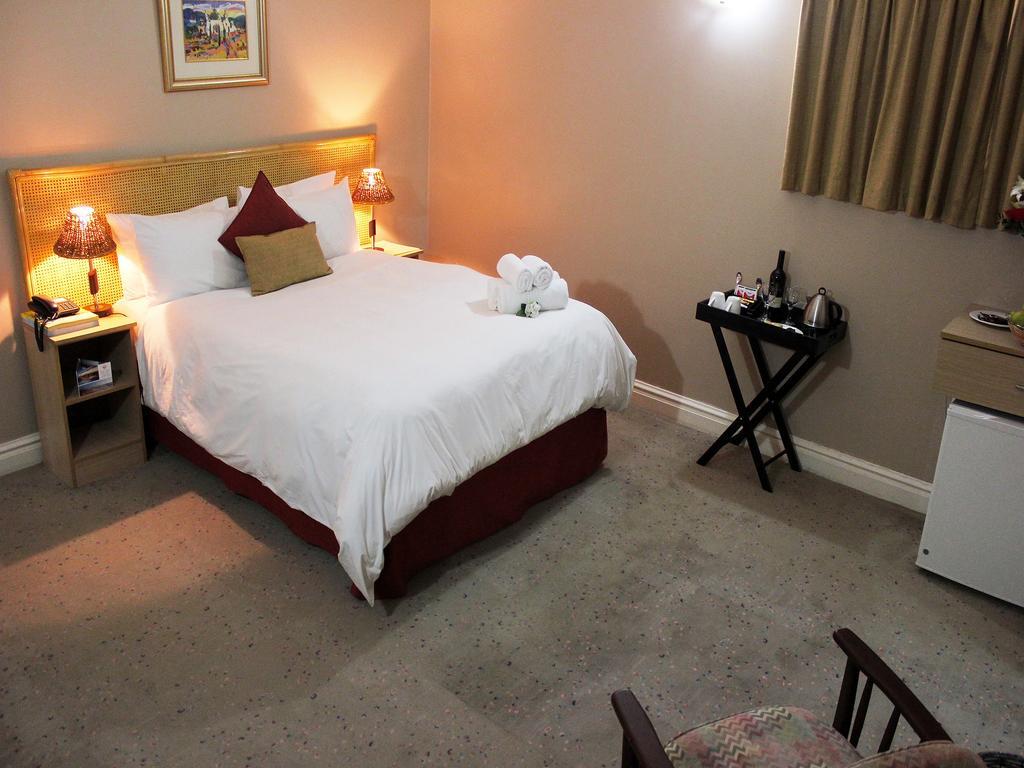 Durban Manor Hotel And Conference Centre Bagian luar foto