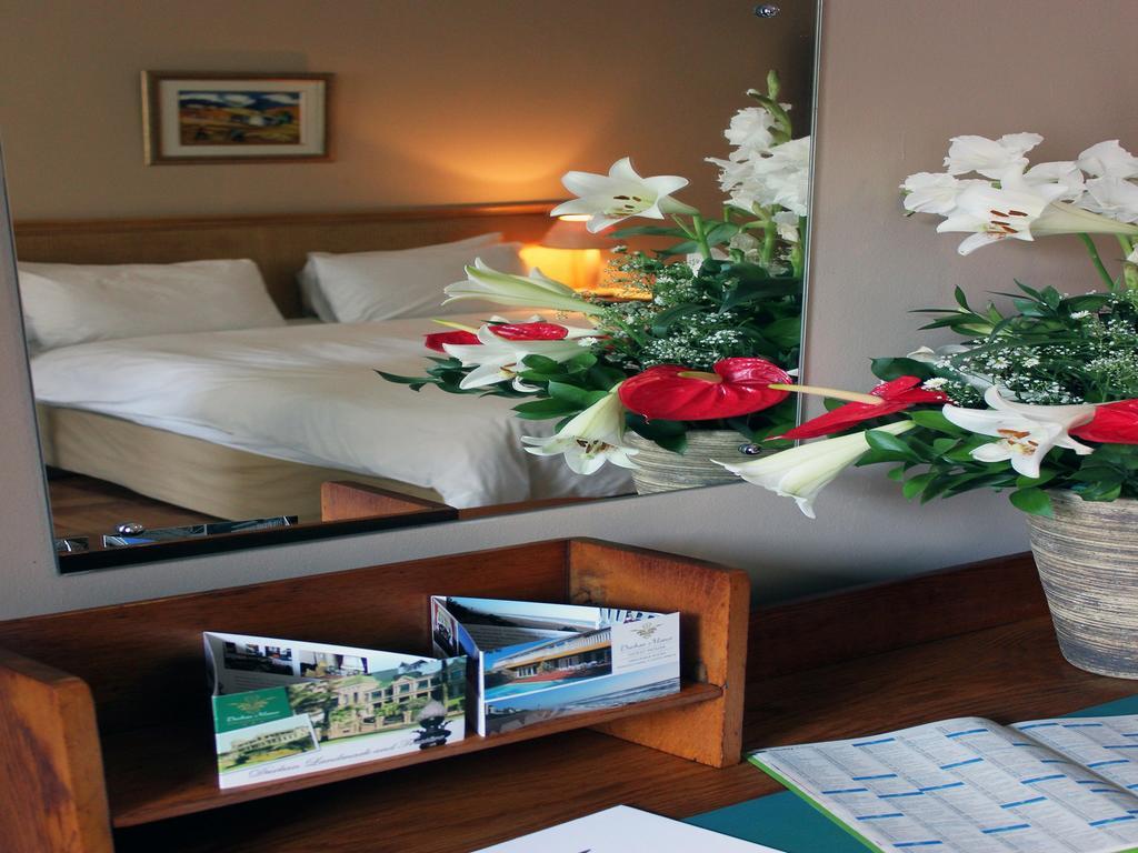 Durban Manor Hotel And Conference Centre Bagian luar foto