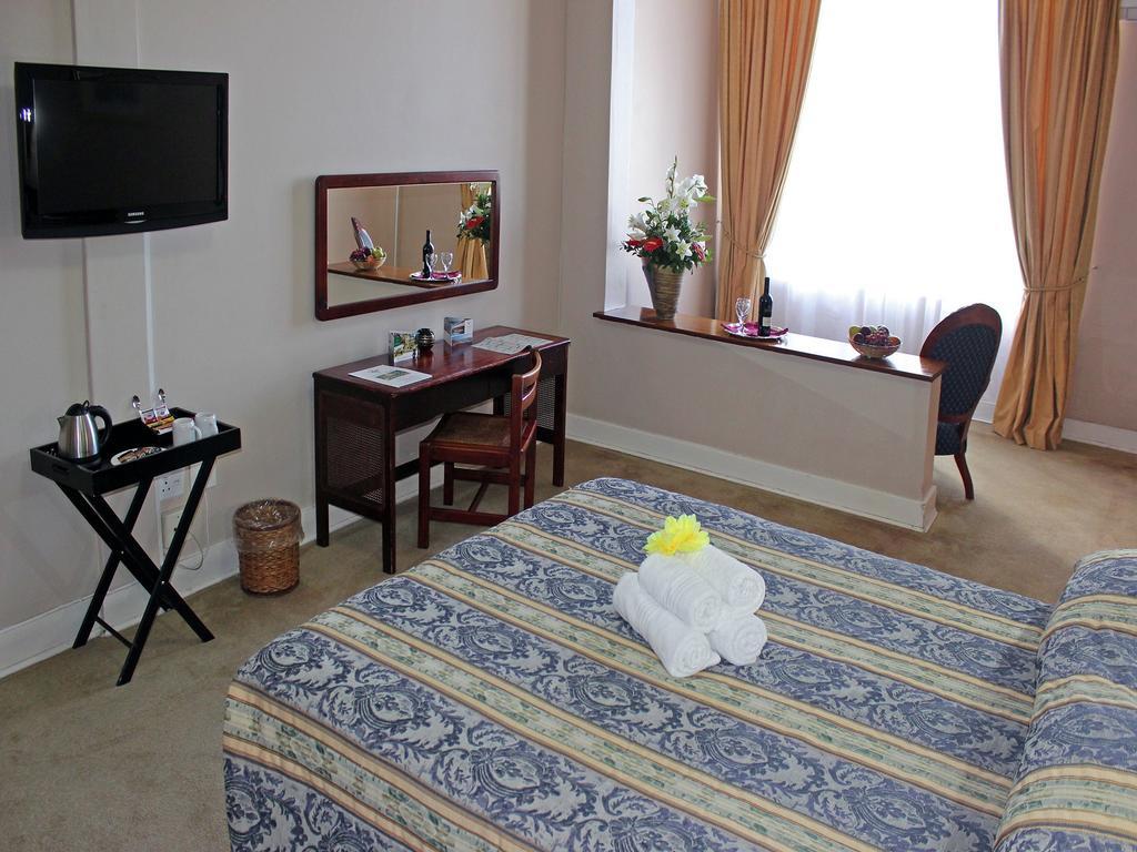 Durban Manor Hotel And Conference Centre Bagian luar foto