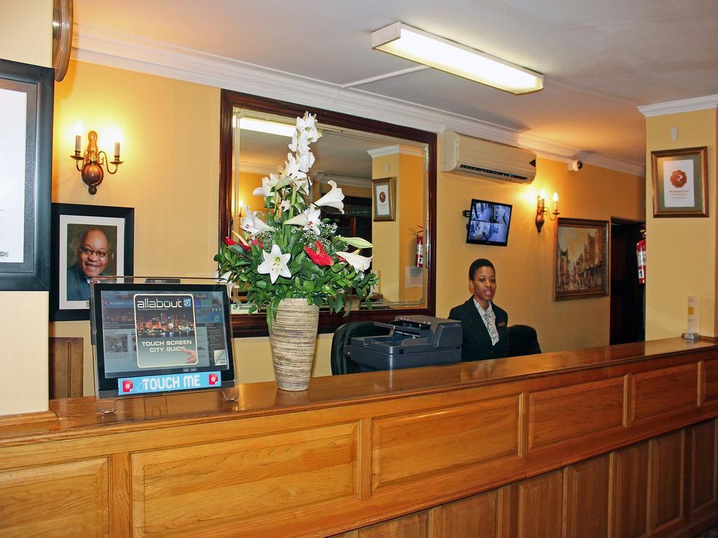 Durban Manor Hotel And Conference Centre Bagian luar foto