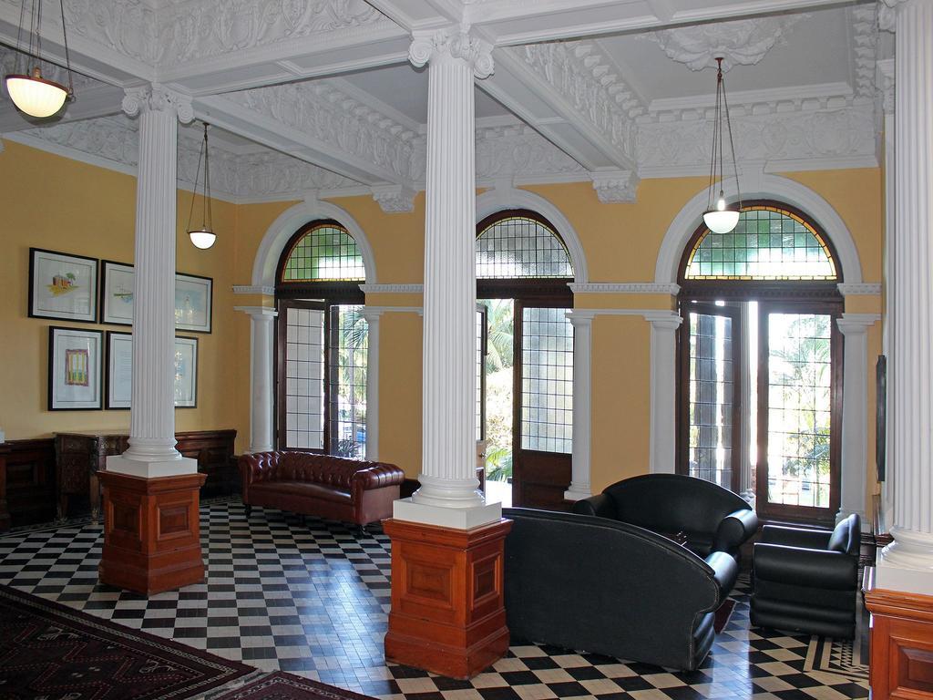 Durban Manor Hotel And Conference Centre Bagian luar foto
