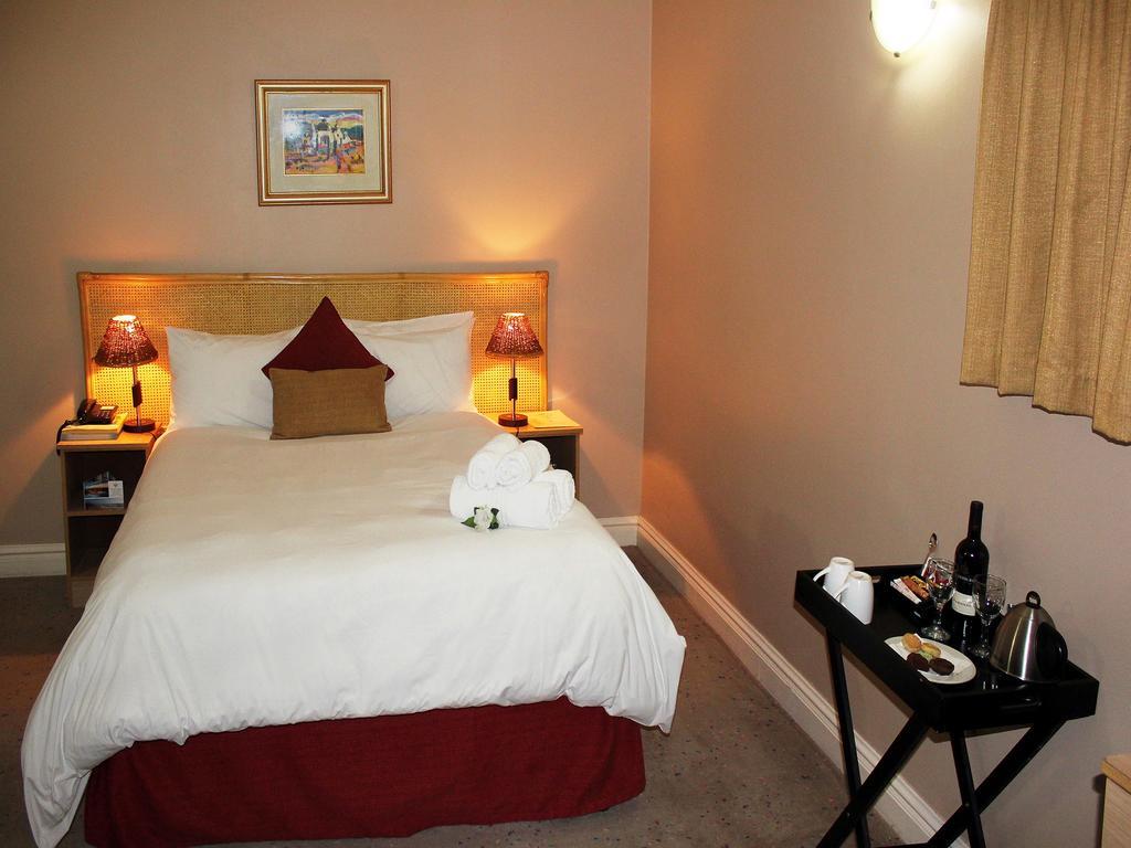 Durban Manor Hotel And Conference Centre Bagian luar foto