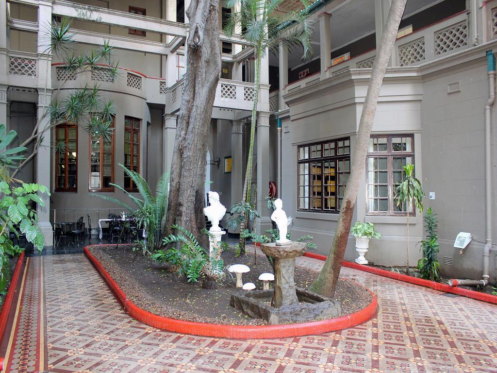 Durban Manor Hotel And Conference Centre Bagian luar foto