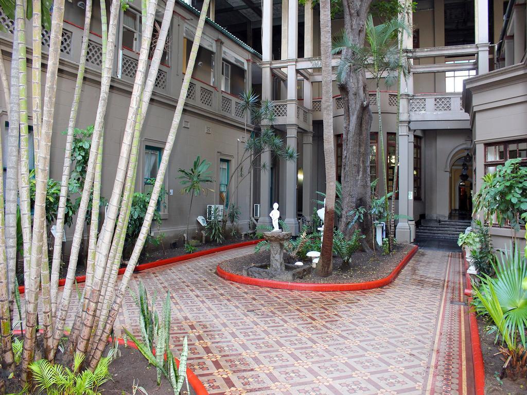 Durban Manor Hotel And Conference Centre Bagian luar foto