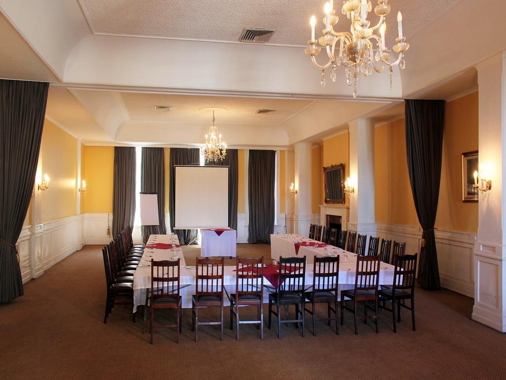 Durban Manor Hotel And Conference Centre Bagian luar foto