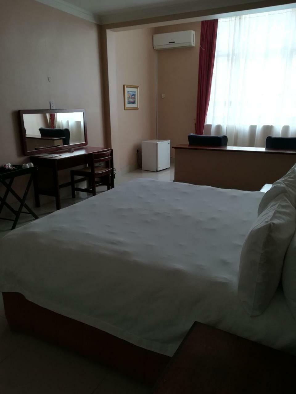 Durban Manor Hotel And Conference Centre Bagian luar foto